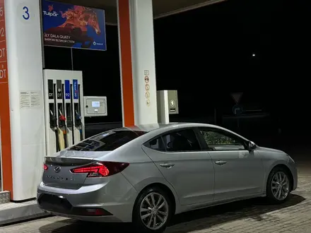 Hyundai Elantra 2019 года за 6 400 000 тг. в Астана – фото 2