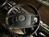 Руль на Volkswagen Touareg 2002-2006 за 25 000 тг. в Алматы