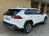 Toyota RAV4 2020 года за 15 800 000 тг. в Актобе – фото 4