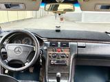 Mercedes-Benz E 230 1997 года за 2 800 000 тг. в Кокшетау – фото 2