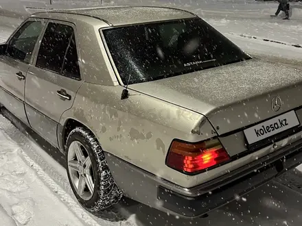 Mercedes-Benz E 230 1993 года за 800 000 тг. в Астана – фото 2