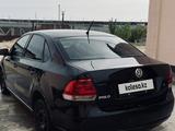 Volkswagen Polo 2012 года за 2 900 000 тг. в Кульсары – фото 2