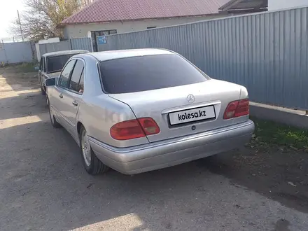 Mercedes-Benz E 280 1996 года за 3 300 000 тг. в Жетысай – фото 2