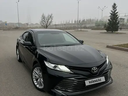 Toyota Camry 2019 года за 14 200 000 тг. в Алматы – фото 2