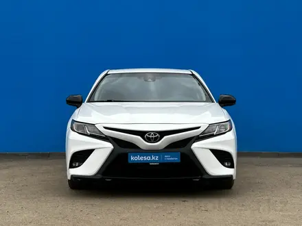 Toyota Camry 2019 года за 10 850 000 тг. в Алматы – фото 2