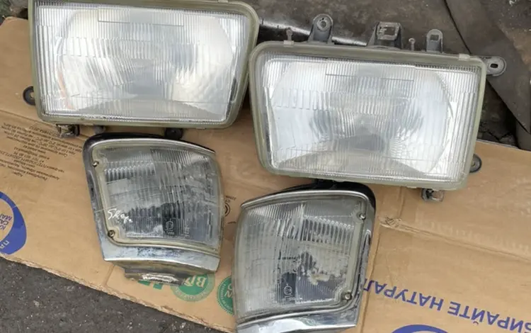 Передние фары Toyota Hilux Surf — 130 (1989-1995) за 50 000 тг. в Алматы
