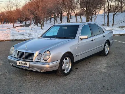 Mercedes-Benz E 280 1997 года за 4 650 000 тг. в Алматы – фото 2