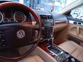 Volkswagen Touareg 2007 года за 6 999 999 тг. в Астана – фото 2