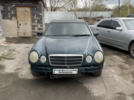 Mercedes-Benz E 230 1996 годаүшін2 100 000 тг. в Шахтинск