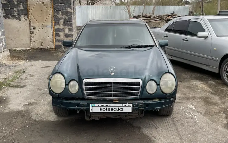 Mercedes-Benz E 230 1996 годаүшін2 100 000 тг. в Шахтинск