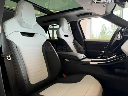 Land Rover Range Rover Sport SV 2026 года за 152 543 000 тг. в Атырау – фото 16