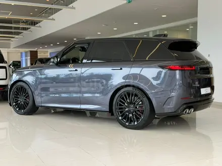 Land Rover Range Rover Sport SV 2026 года за 152 543 000 тг. в Атырау – фото 3