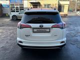 Toyota RAV4 2018 годаfor9 700 000 тг. в Астана – фото 3