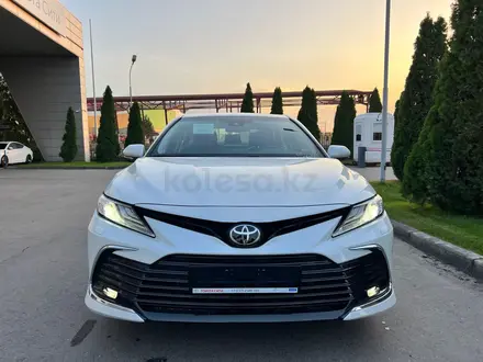 Toyota Camry 2023 года за 20 500 000 тг. в Алматы