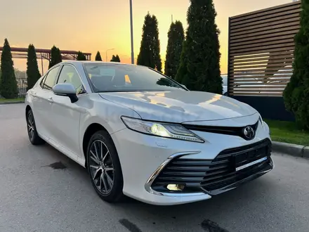 Toyota Camry 2023 года за 20 500 000 тг. в Алматы – фото 2