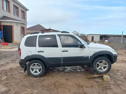 Chevrolet Niva 2013 года за 2 500 000 тг. в Атырау – фото 4