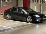 Toyota Camry 2020 года за 14 800 000 тг. в Алматы