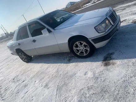 Mercedes-Benz E 260 1990 года за 1 300 000 тг. в Алматы