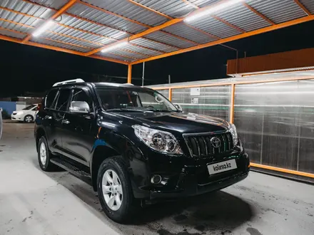 Toyota Land Cruiser Prado 2010 года за 12 000 000 тг. в Атырау – фото 2