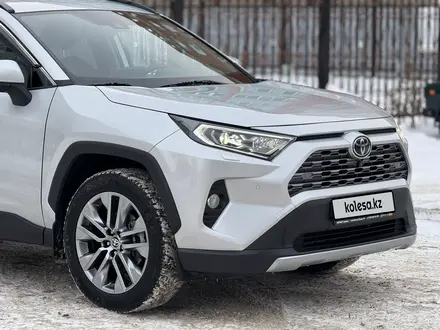 Toyota RAV4 2020 года за 15 300 000 тг. в Актобе – фото 3