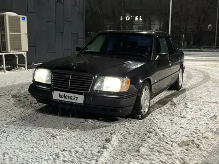 Mercedes-Benz E 280 1994 года за 2 850 000 тг. в Караганда – фото 2