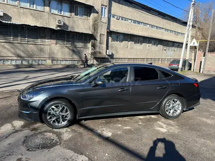 Hyundai Sonata 2023 года за 12 500 000 тг. в Алматы – фото 2