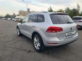 Volkswagen Touareg 2011 года за 13 000 000 тг. в Алматы – фото 4