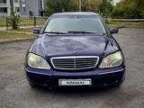 Mercedes-Benz S 320 2000 года за 3 300 000 тг. в Караганда – фото 2