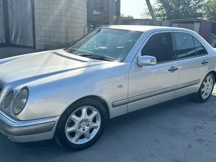 Mercedes-Benz E 280 1996 года за 3 300 000 тг. в Шымкент