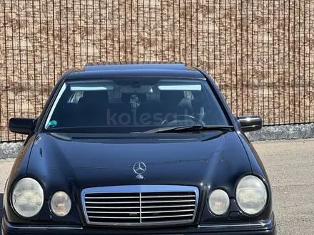 Mercedes-Benz E 320 1998 года за 5 650 000 тг. в Алматы – фото 25
