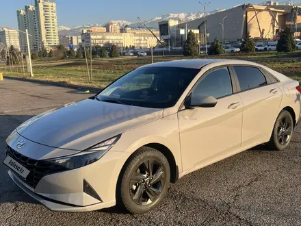 Hyundai Elantra 2022 года за 9 100 000 тг. в Алматы – фото 3