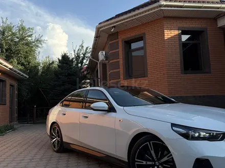 BMW 530 2024 года за 33 000 000 тг. в Алматы – фото 3