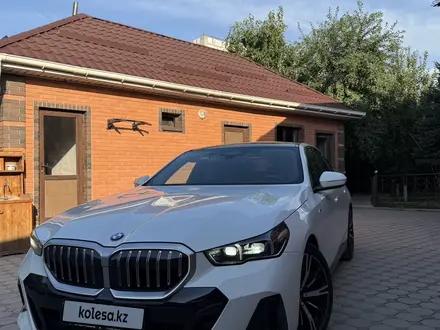 BMW 530 2024 года за 33 000 000 тг. в Алматы – фото 2