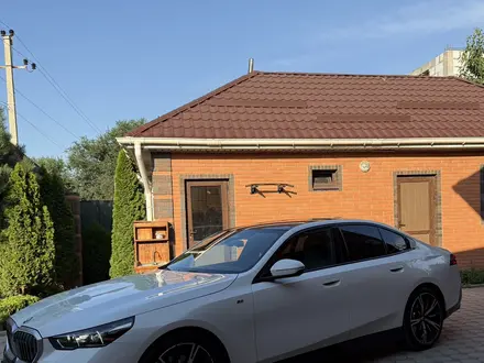 BMW 530 2024 года за 33 000 000 тг. в Алматы – фото 4