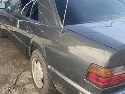 Mercedes-Benz E 260 1993 года за 2 300 000 тг. в Тараз – фото 3