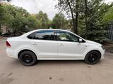 Volkswagen Polo 2015 года за 3 900 000 тг. в Алматы – фото 2