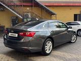 Chevrolet Malibu 2017 года за 7 800 000 тг. в Алматы – фото 2