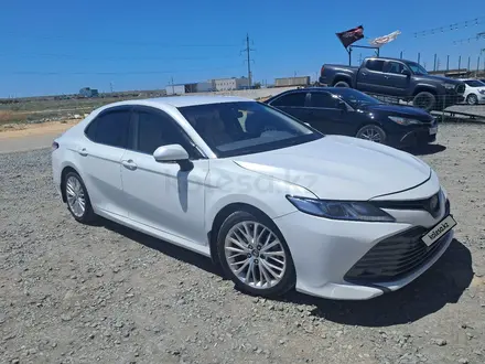 Toyota Camry 2020 года за 11 500 000 тг. в Жанаозен – фото 2