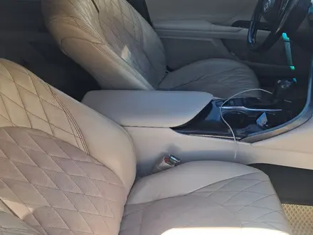 Toyota Camry 2020 года за 11 500 000 тг. в Жанаозен – фото 5