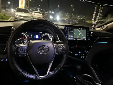 Toyota Camry 2022 года за 20 000 000 тг. в Алматы – фото 11