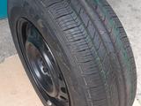 Шина с диской за 25 000 тг. в Актобе