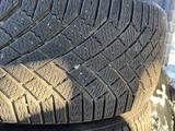 Резина зимняя 255.45.20 за 180 000 тг. в Алматы – фото 3