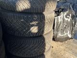 Резина зимняя 255.45.20 за 180 000 тг. в Алматы – фото 2