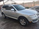 Volkswagen Touareg 2006 года за 4 500 000 тг. в Темирлановка – фото 4