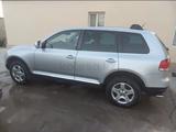 Volkswagen Touareg 2006 года за 4 500 000 тг. в Темирлановка – фото 3