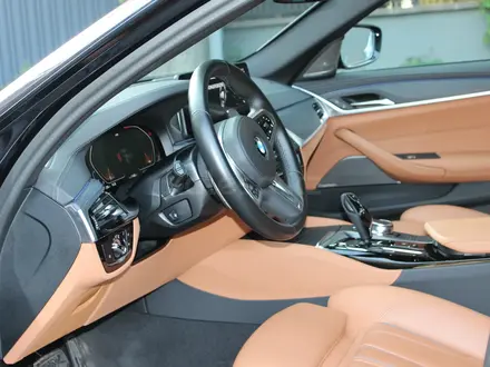 BMW 530 2023 года за 31 700 000 тг. в Алматы – фото 13