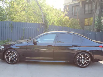 BMW 530 2023 года за 31 700 000 тг. в Алматы – фото 4