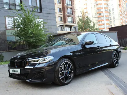 BMW 530 2023 года за 31 700 000 тг. в Алматы – фото 2