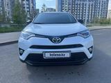 Toyota RAV4 2019 года за 13 800 000 тг. в Астана