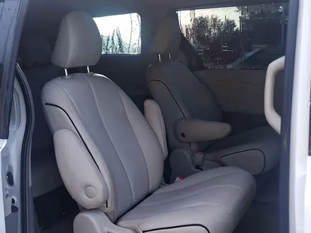 Toyota Sienna 2014 года за 9 700 000 тг. в Алматы – фото 7